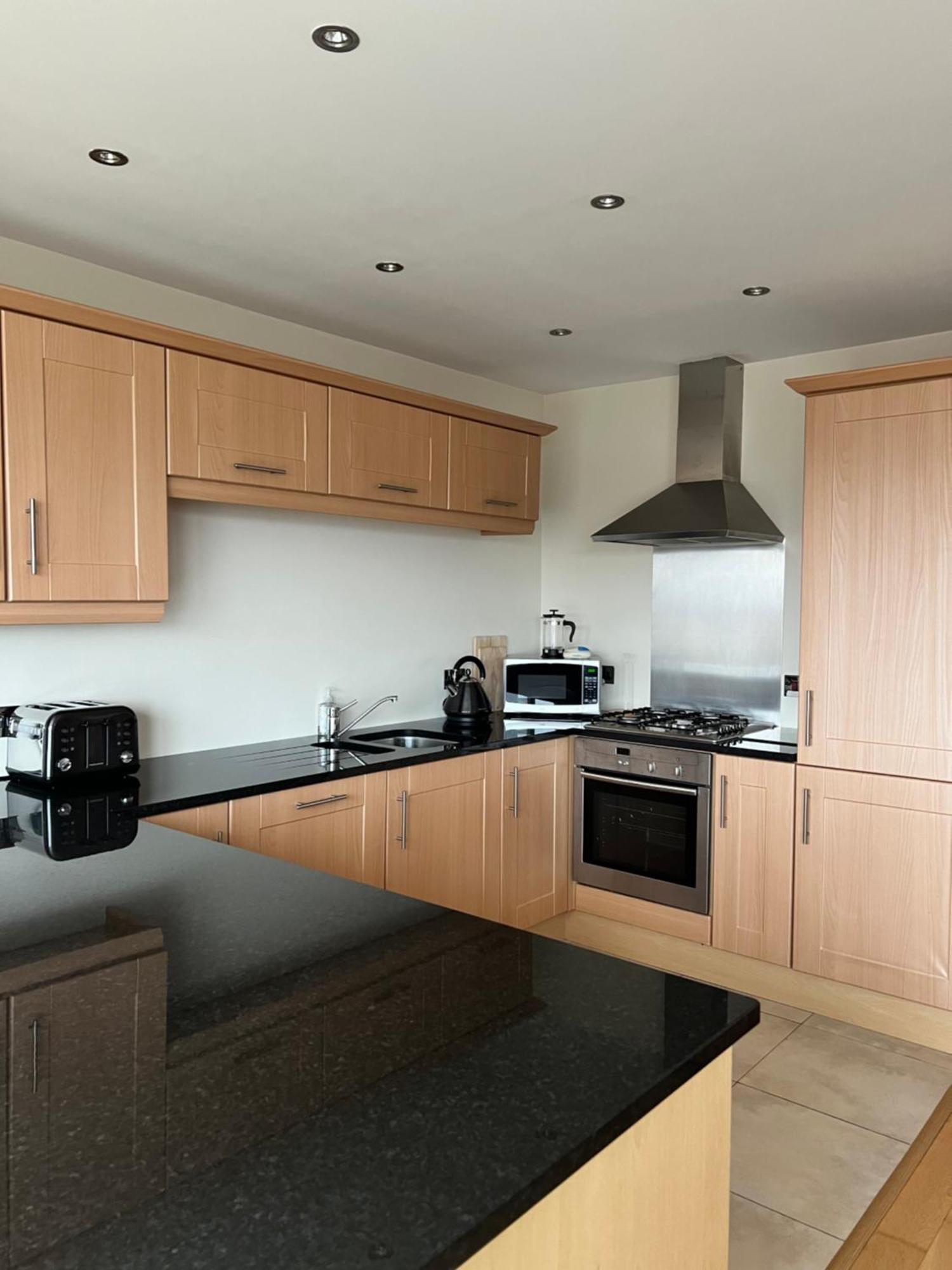 Penthouse Apartment - Town Centre, Sea Views, Secure Parking Portrush Extérieur photo