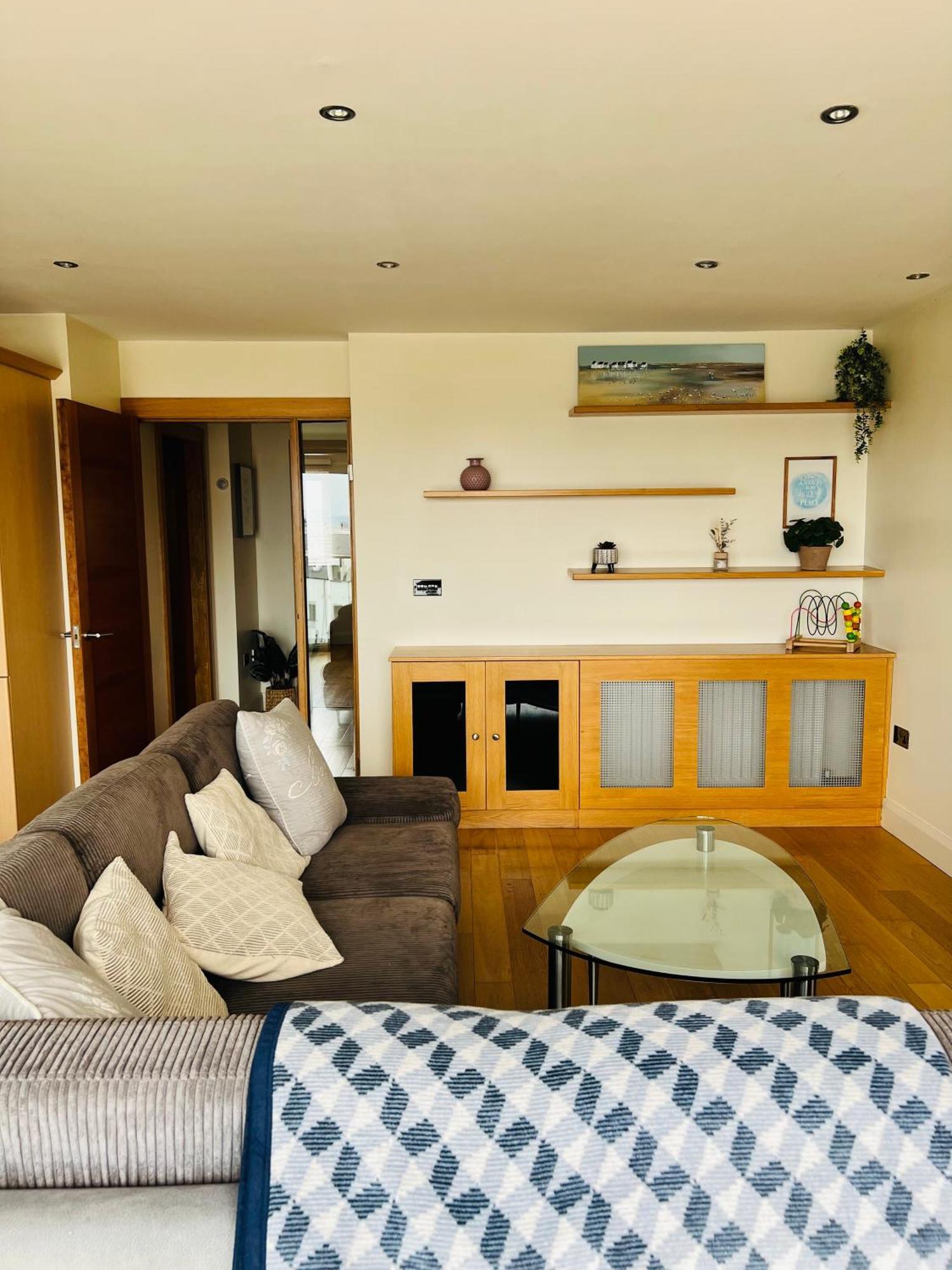 Penthouse Apartment - Town Centre, Sea Views, Secure Parking Portrush Extérieur photo